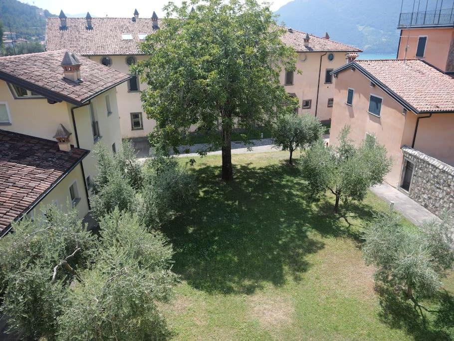 La Corte Del Cigno Monte Isola Buitenkant foto